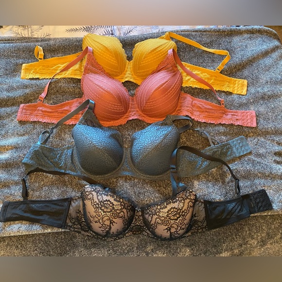 Bras! - Picture 2 of 2